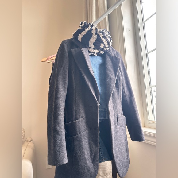 Zara scarf /free if you purchase another item here. - Picture 2 of 5